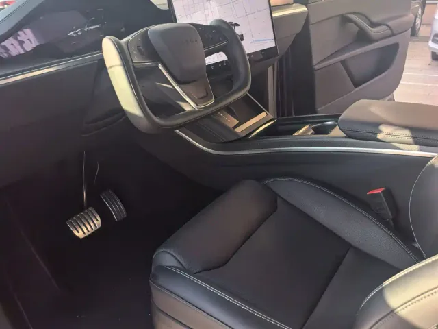 Tesla Model X — Фото автомобиля 9
