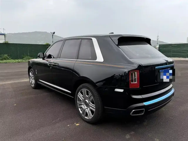 Rolls-Royce Cullinan — Фото автомобиля 2