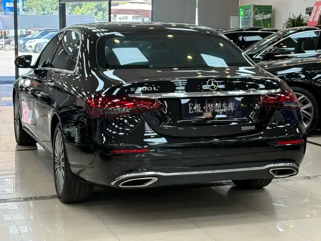 Mercedes-Benz E-Class — Фото автомобиля 6