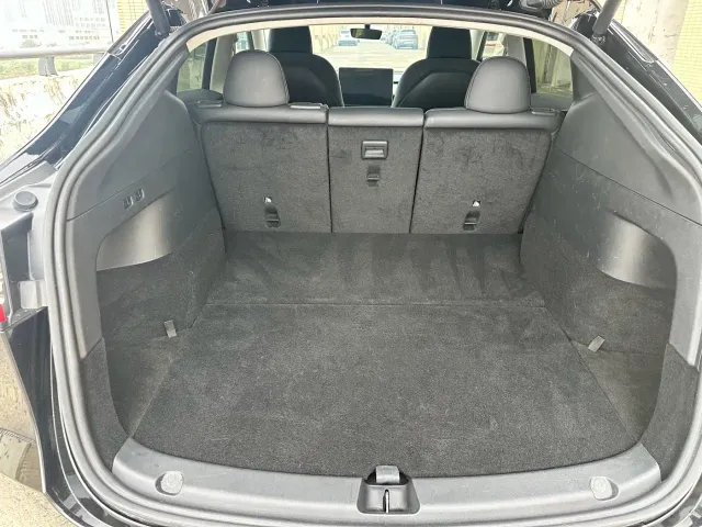 Tesla Model Y — Фото автомобиля 15