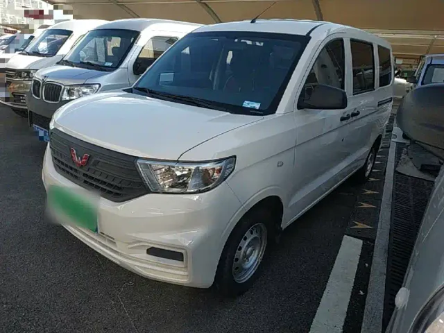 Фотография автомобиля — Wuling Hongguang V