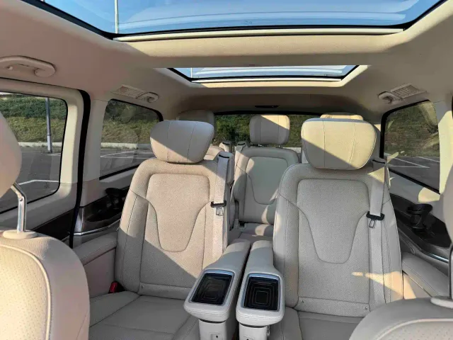 Mercedes-Benz V-Class — Фото автомобиля 25
