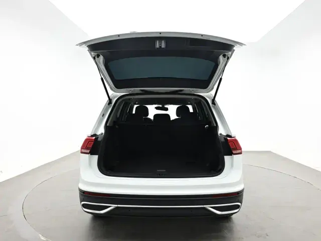 Volkswagen Tiguan L — Фото автомобиля 8