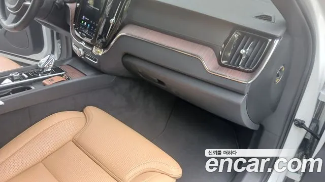 Volvo XC60 Generation 2 — Фото автомобиля 15