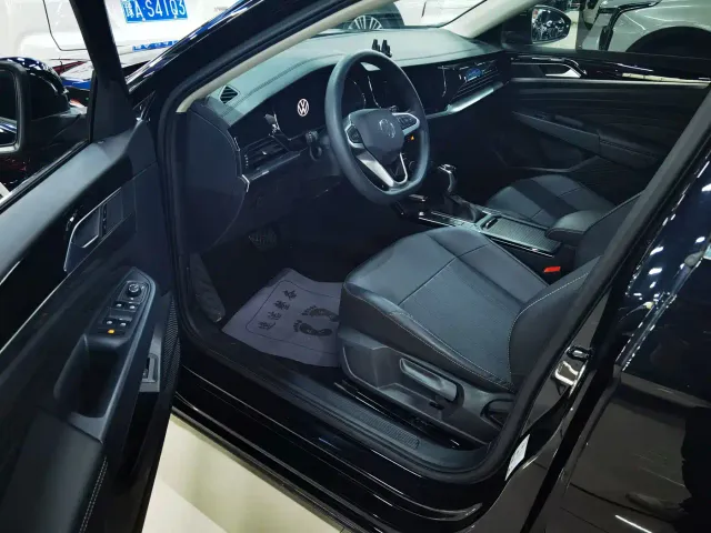 Volkswagen Passat — Фото автомобиля 3