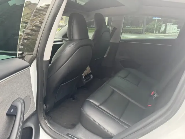 Tesla Model 3 — Фото автомобиля 8