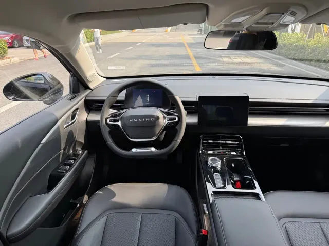 Wuling Starlight — Фото автомобиля 7
