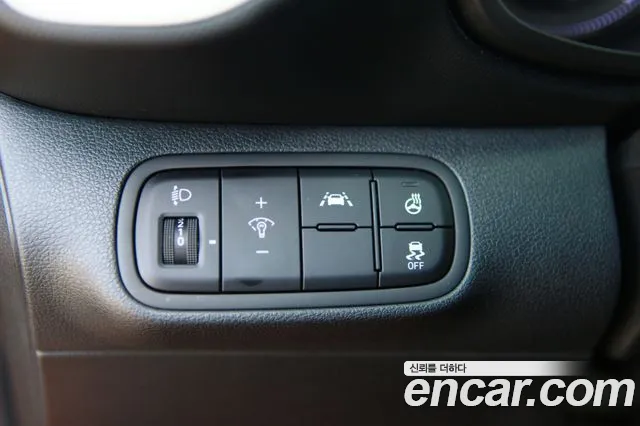 Hyundai Venue — Фото автомобиля 13