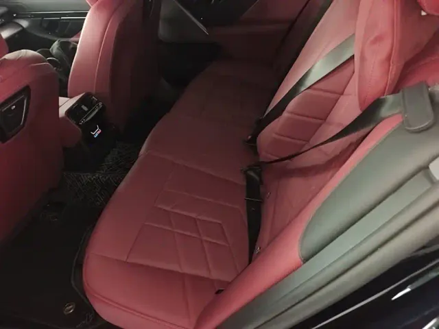 BMW i5 — Фото автомобиля 12