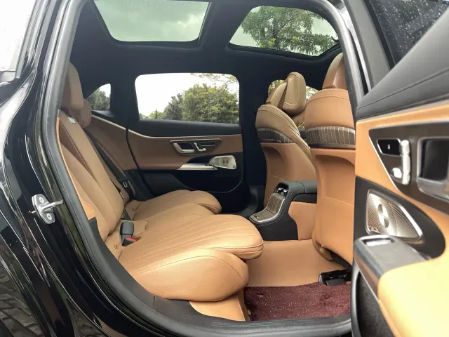 Mercedes-Benz E-Class — Фото автомобиля 15