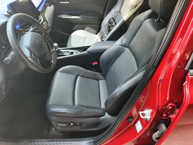 Toyota C-HR — Фото автомобиля 14