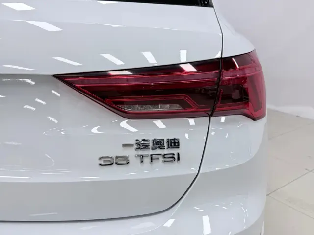 Audi Q3 — Фото автомобиля 9