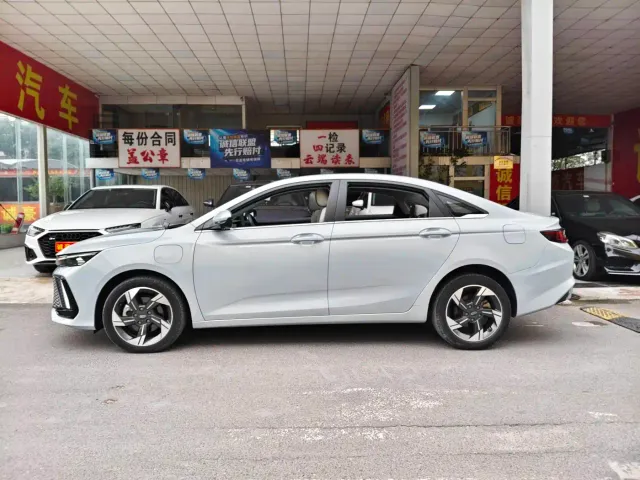 Geely Emgrand L — Фото автомобиля 11