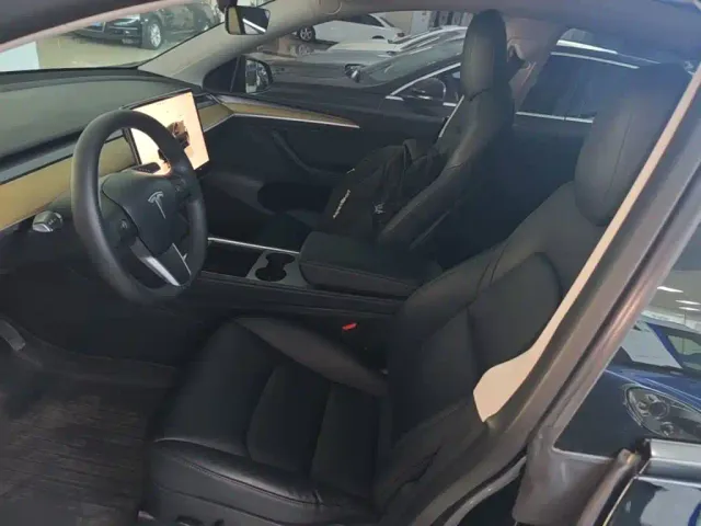 Tesla Model Y — Фото автомобиля 14