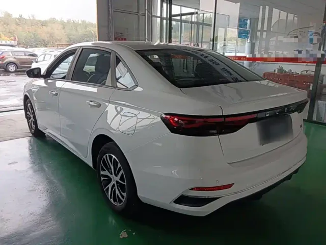 Geely Emgrand — Фото автомобиля 4