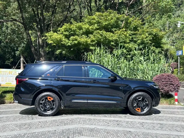 Ford Explorer — Фото автомобиля 4