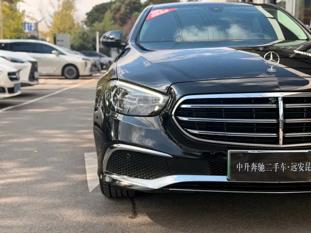 Mercedes-Benz E-Class — Фото автомобиля 4
