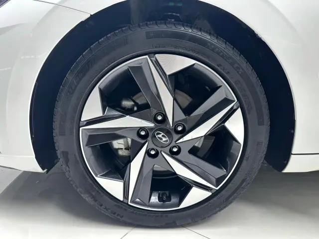 Hyundai Elantra — Фото автомобиля 15