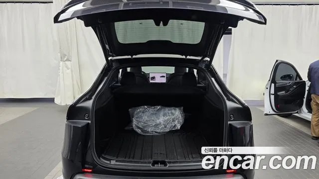 Tesla Model Y — Фото автомобиля 26