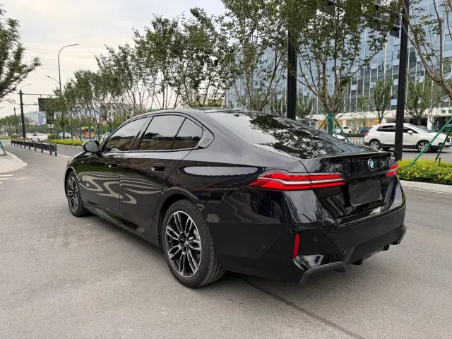 BMW 5 Series — Фото автомобиля 4