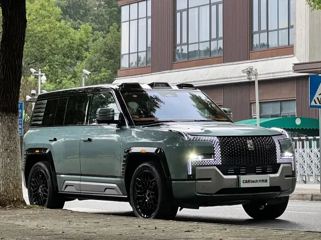 BYD U8 — Фото автомобиля 3