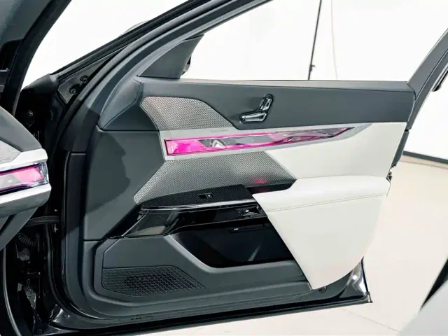 BMW i7 — Фото автомобиля 17