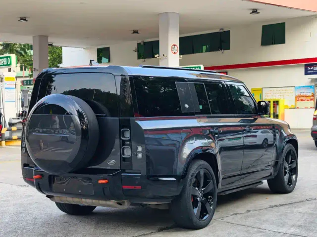 Land Rover Defender — Фото автомобиля 14