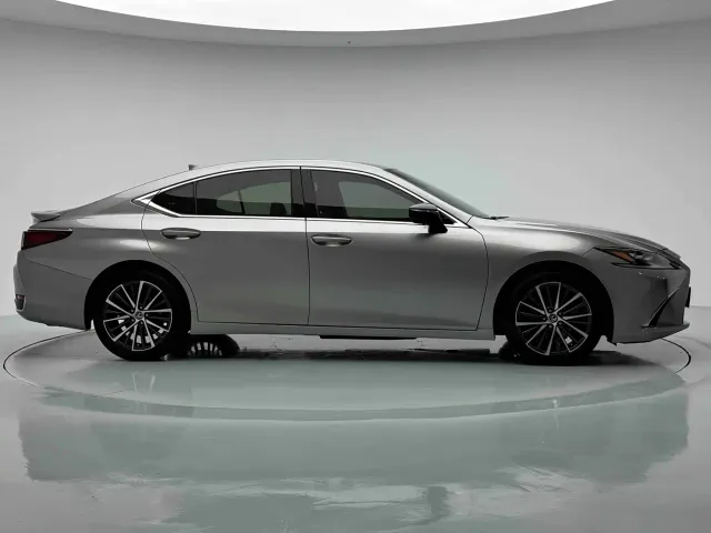 Lexus ES — Фото автомобиля 2
