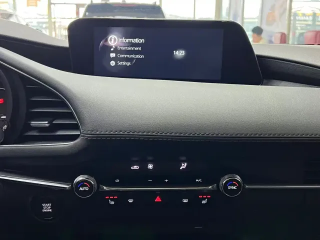 Mazda Axela — Фото автомобиля 11