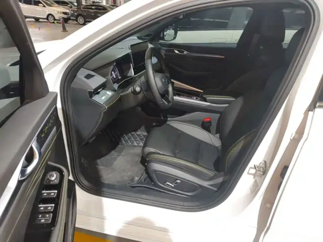 Geely Xingrui — Фото автомобиля 15