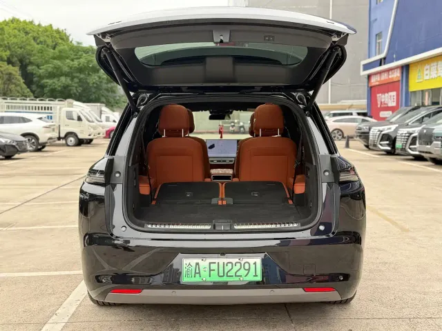 Li Auto L8 — Фото автомобиля 17