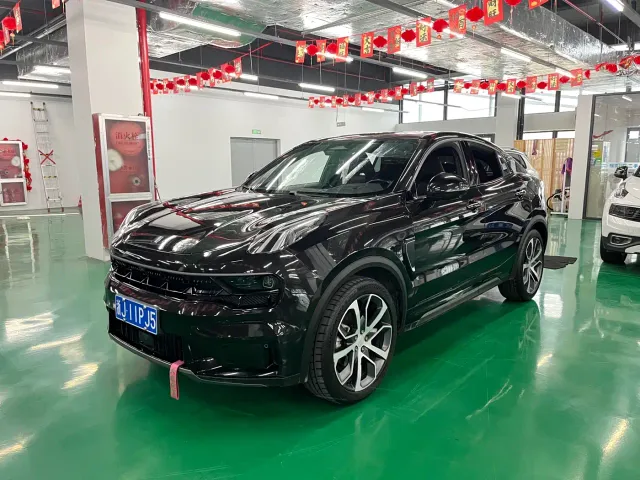 Фотография автомобиля — Lynk & Co 05
