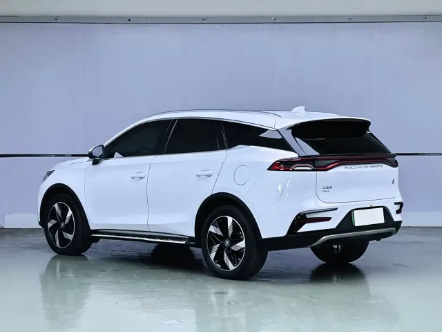 BYD Tang — Фото автомобиля 4