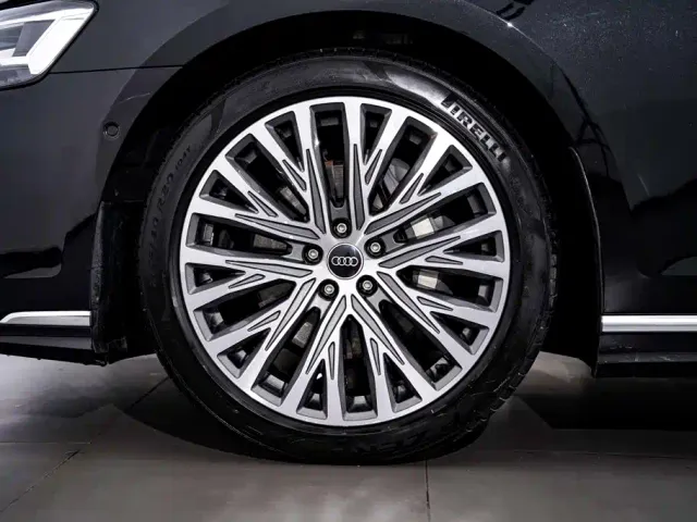 Audi A8 — Фото автомобиля 12