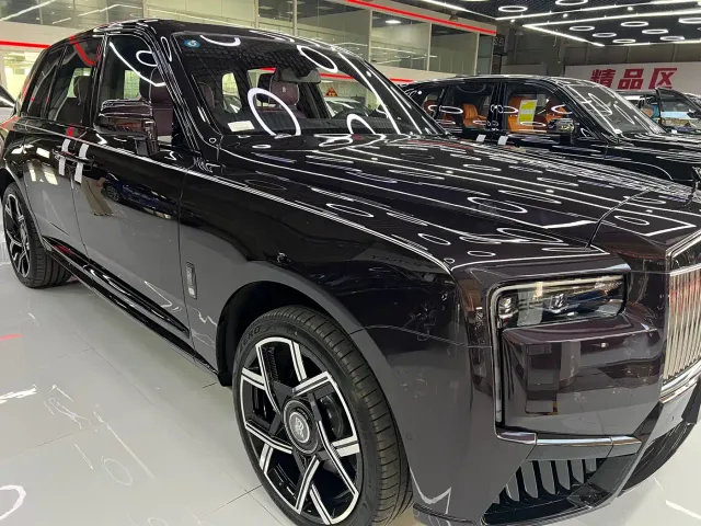 Rolls-Royce Cullinan — Фото автомобиля 8