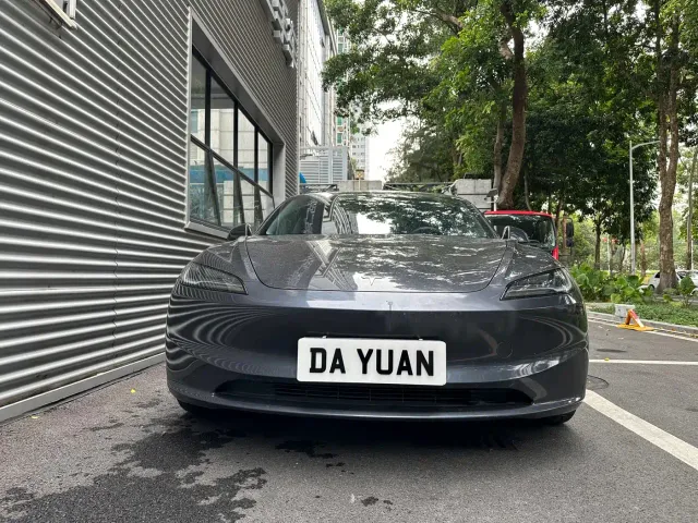 Tesla Model 3 — Фото автомобиля 2