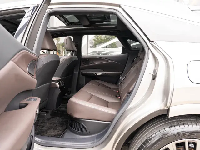 Lexus RX — Фото автомобиля 10