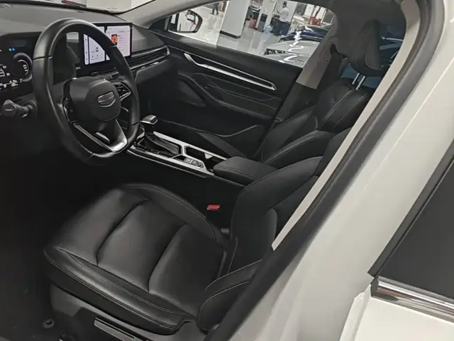 Geely Emgrand — Фото автомобиля 14