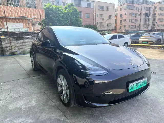 Tesla Model Y — Фото автомобиля 3