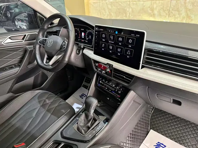 Volkswagen Tiguan L — Фото автомобиля 10