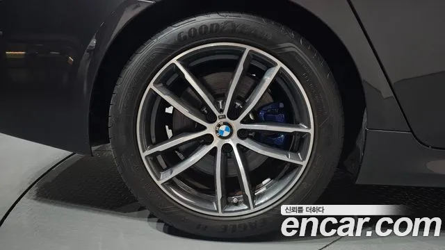 BMW 5-Series — Фото автомобиля 18