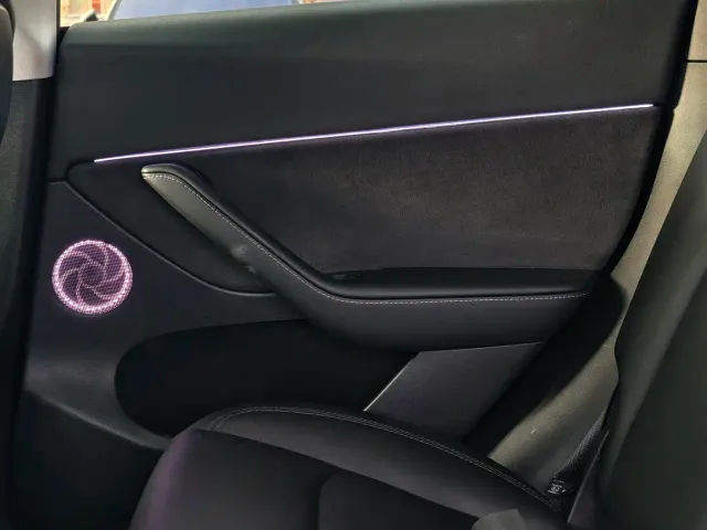 Tesla Model Y — Фото автомобиля 18