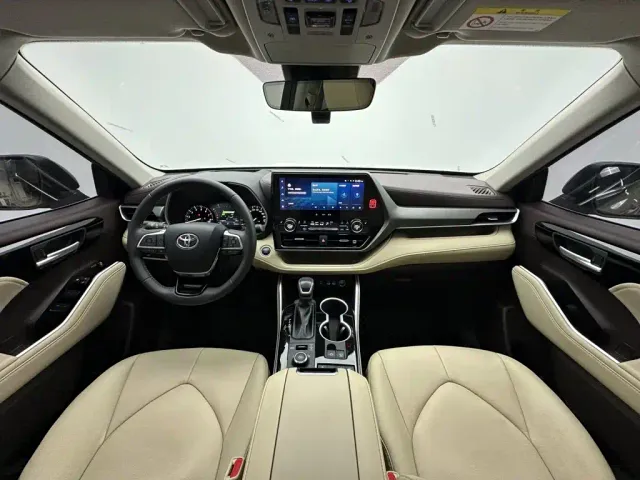 Toyota Highlander — Фото автомобиля 21
