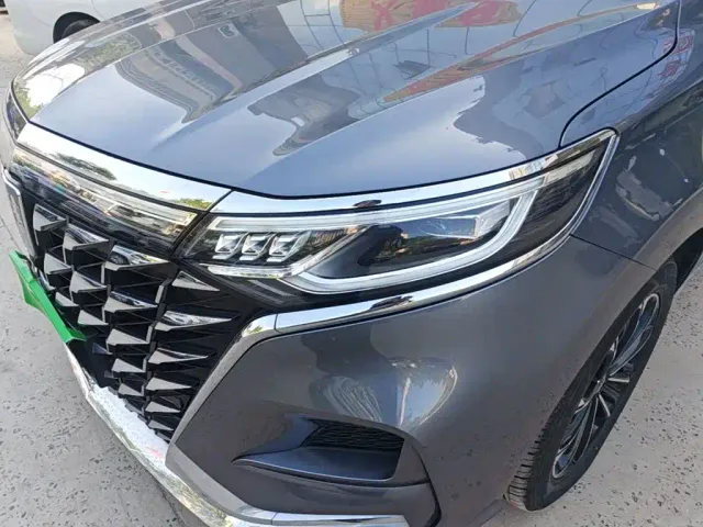 Roewe iMAX8 — Фото автомобиля 23