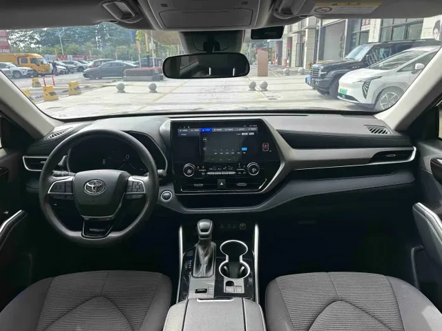 Toyota Highlander — Фото автомобиля 8