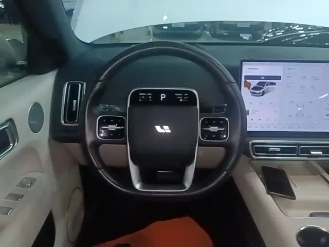 Li Auto L6 — Фото автомобиля 9