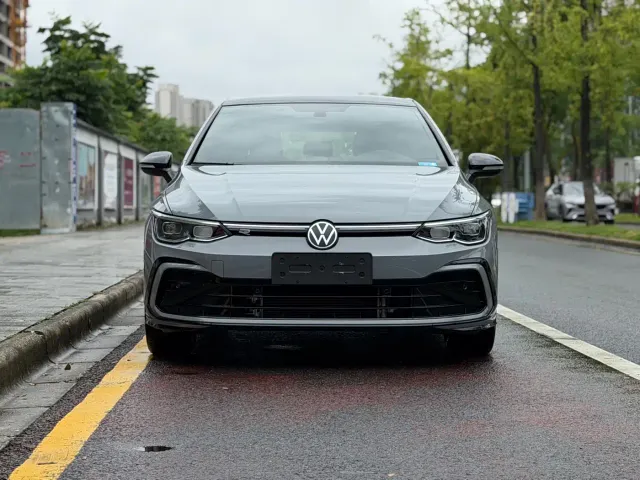 Volkswagen Golf — Фото автомобиля 2