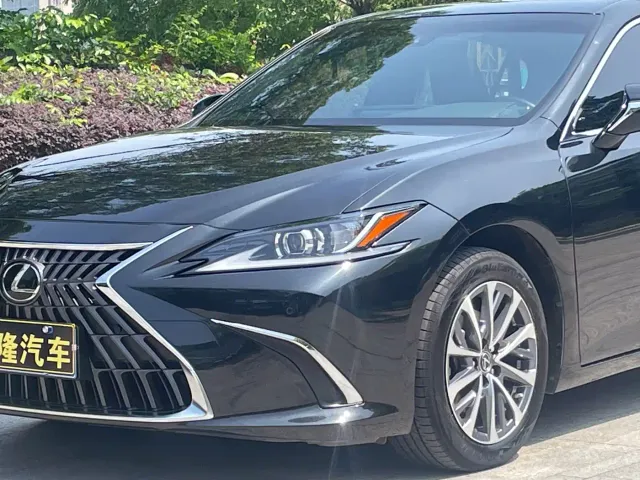 Lexus ES — Фото автомобиля 23