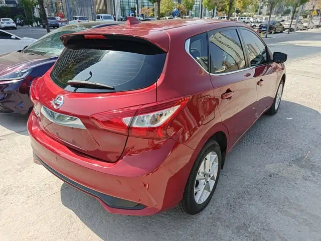 Nissan Tiida — Фото автомобиля 6