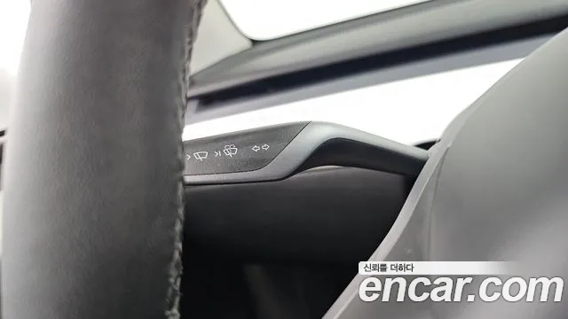 Tesla Model Y — Фото автомобиля 27